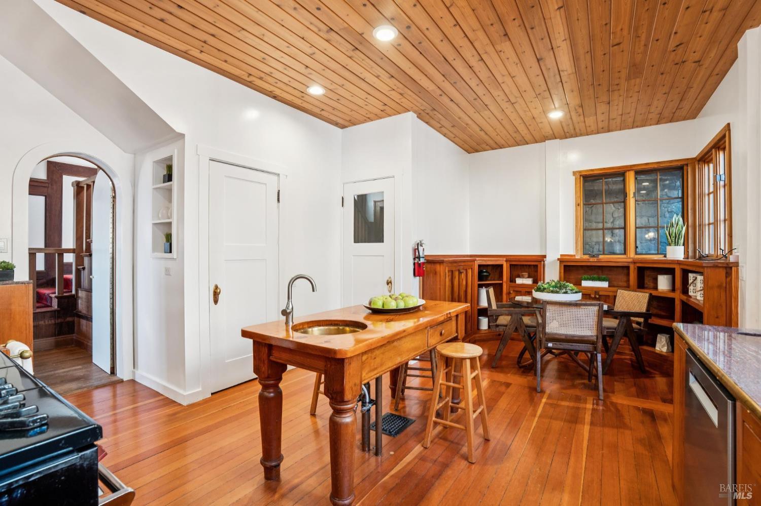 47 Bulkley Avenue