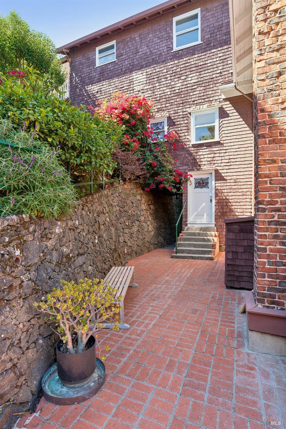 47 Bulkley Avenue