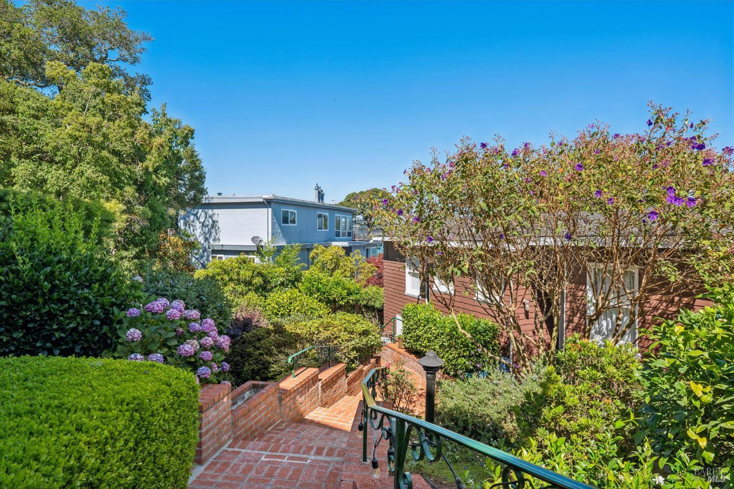 47 Bulkley Avenue