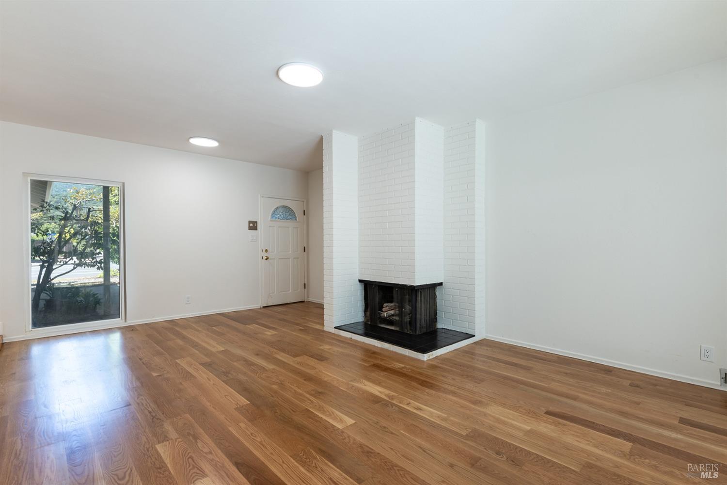 2726 Las Gallinas Ave