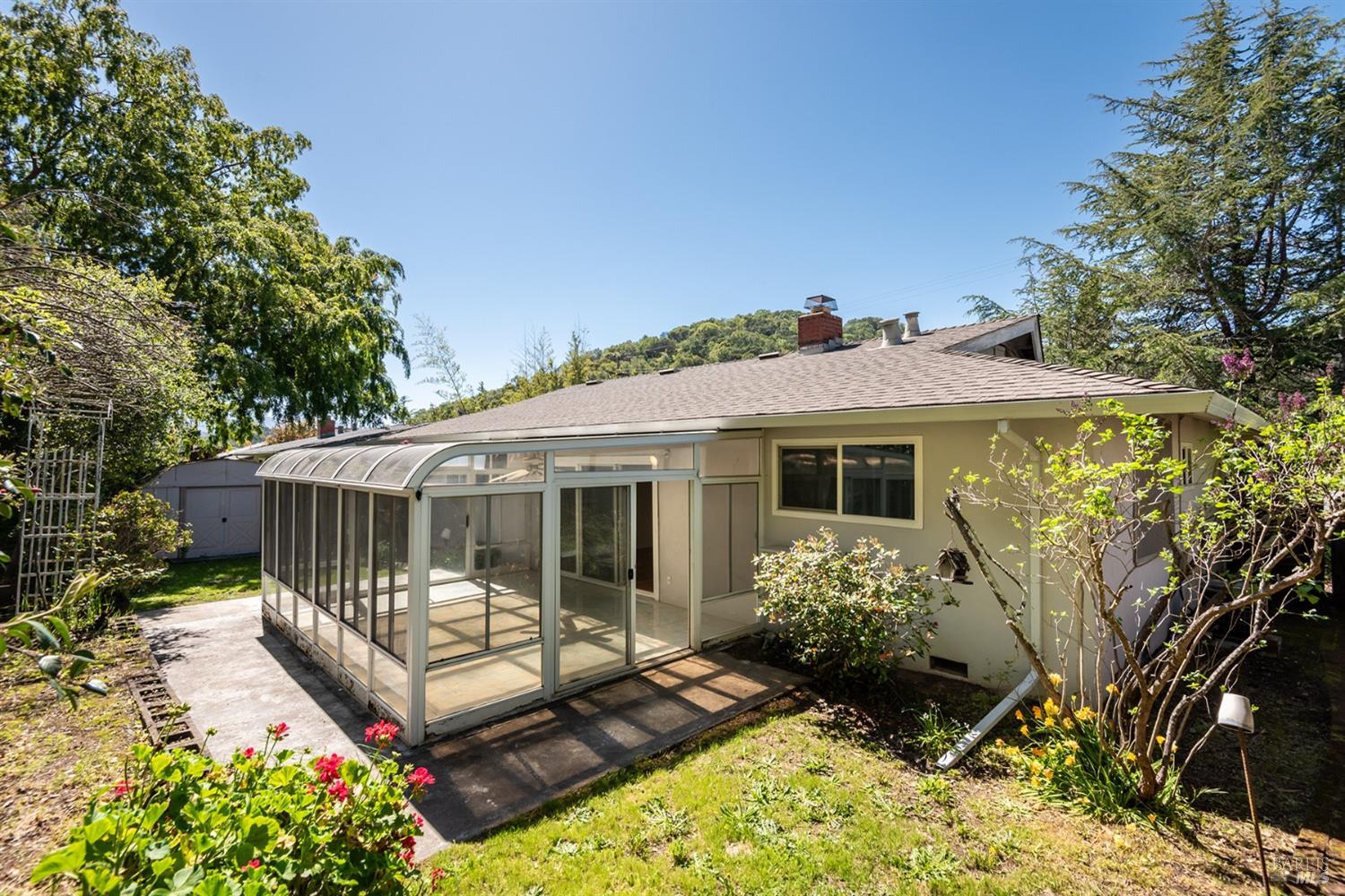 2726 Las Gallinas Ave