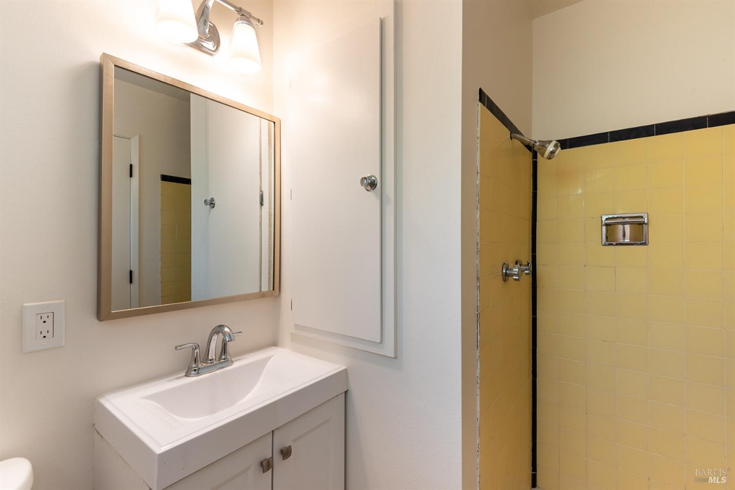 2726 Las Gallinas Ave