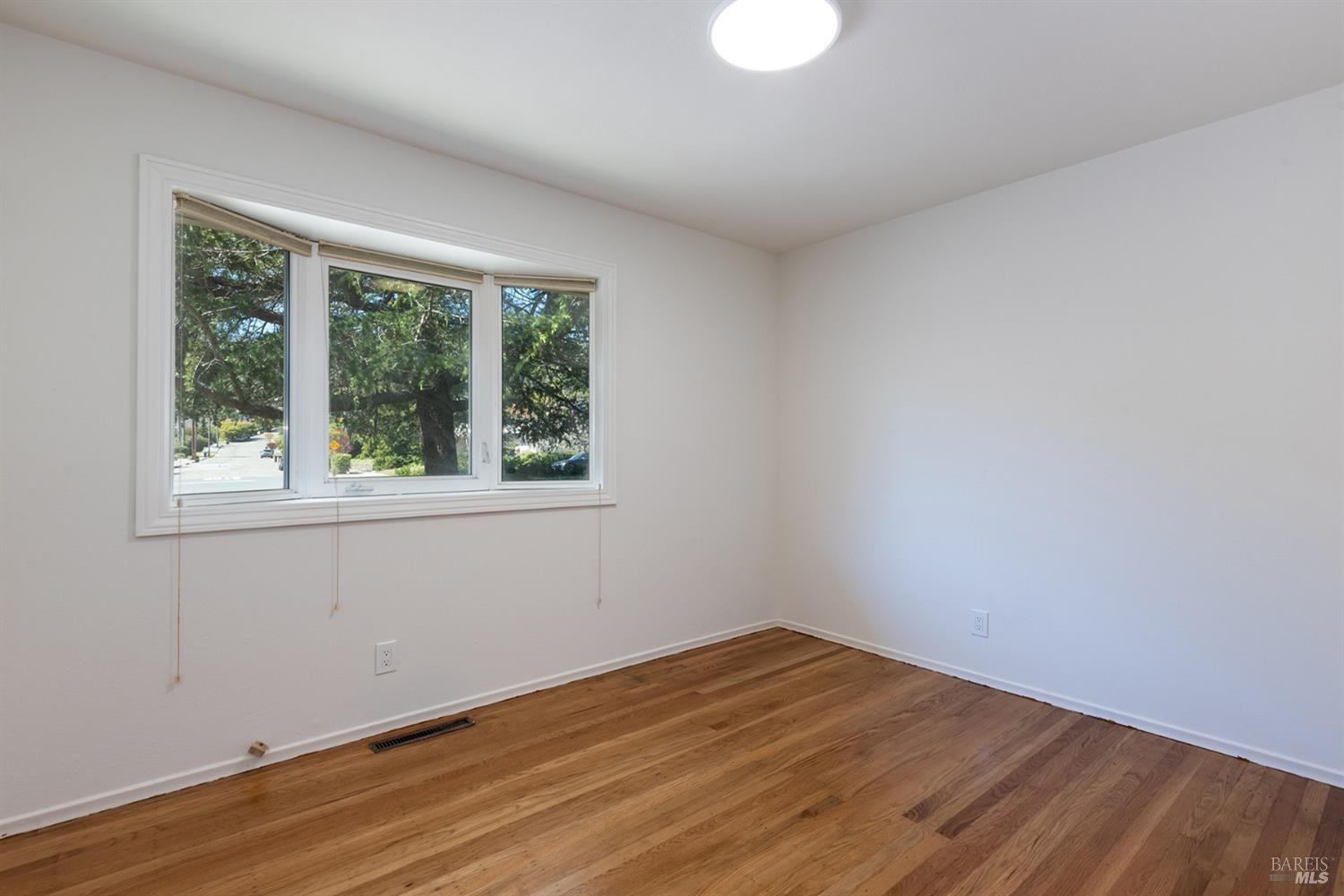 2726 Las Gallinas Ave