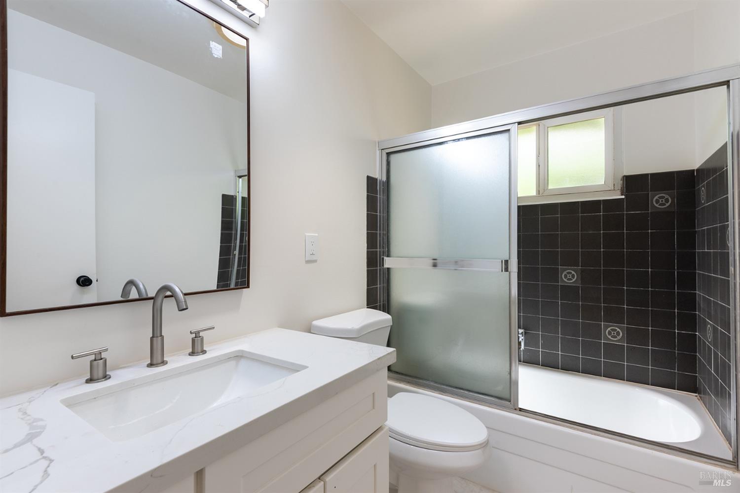 2726 Las Gallinas Ave