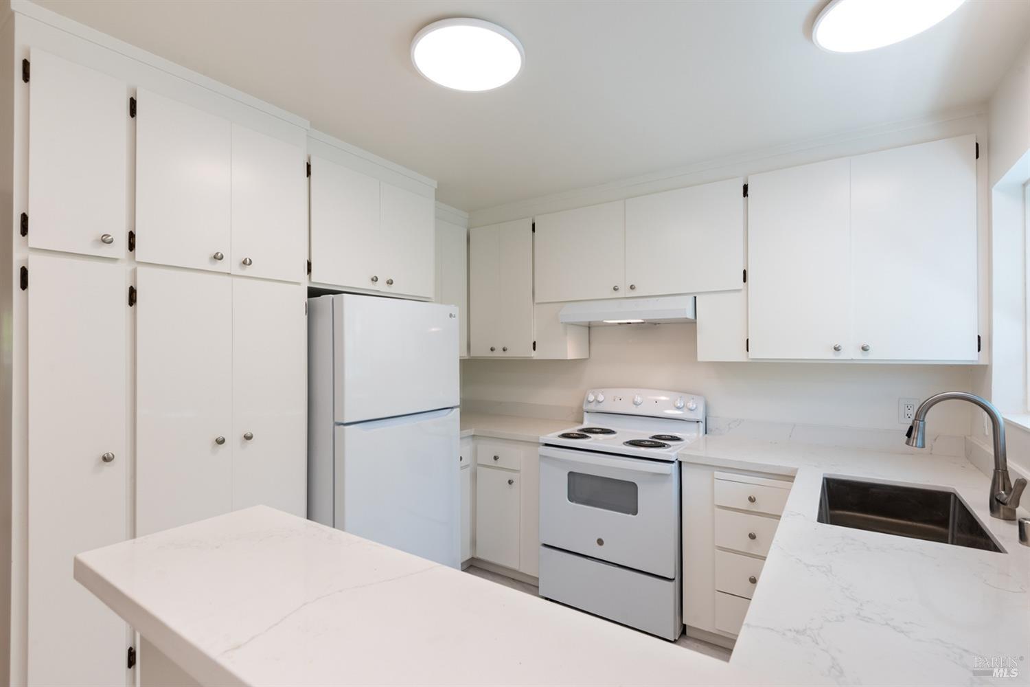 2726 Las Gallinas Ave