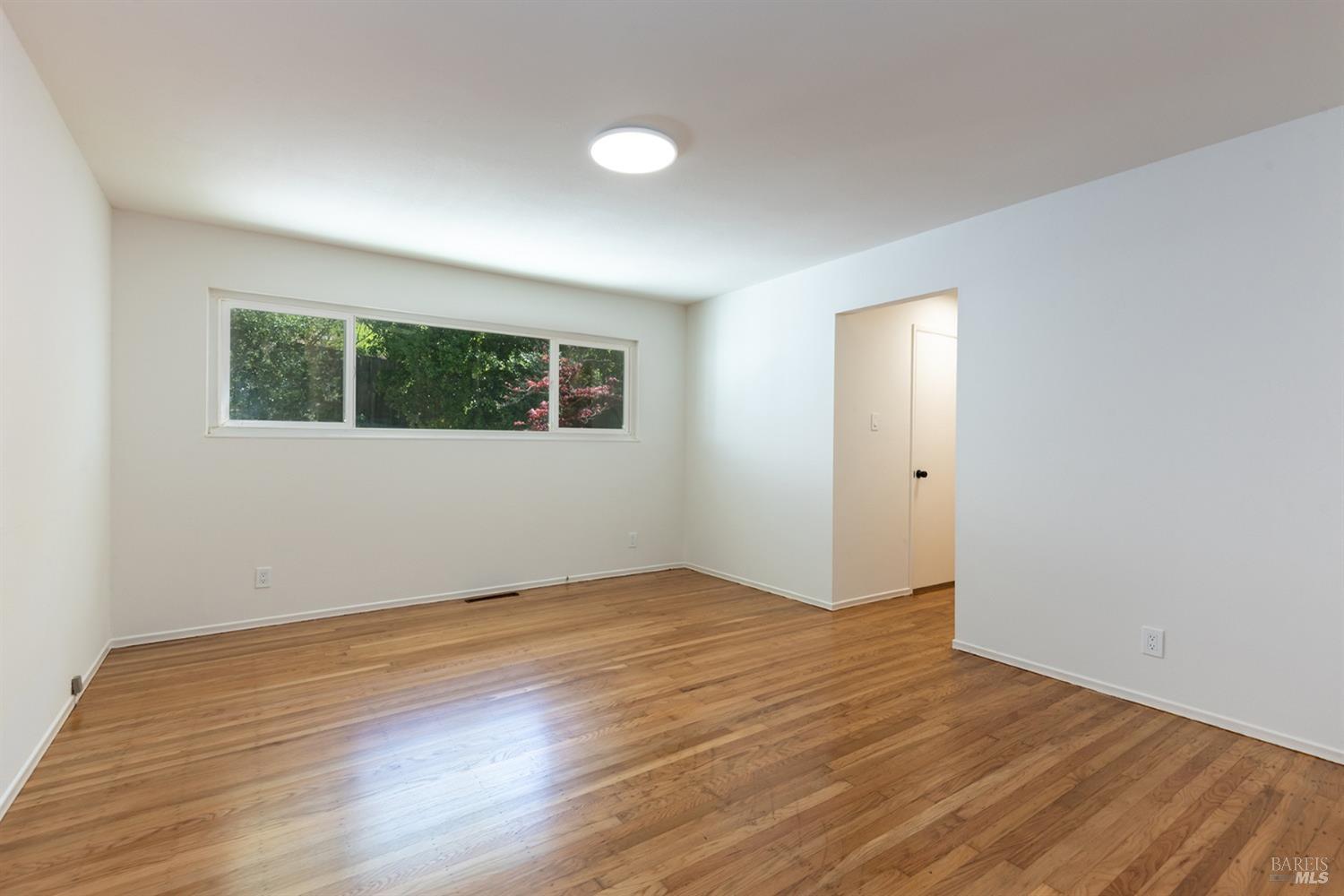 2726 Las Gallinas Ave