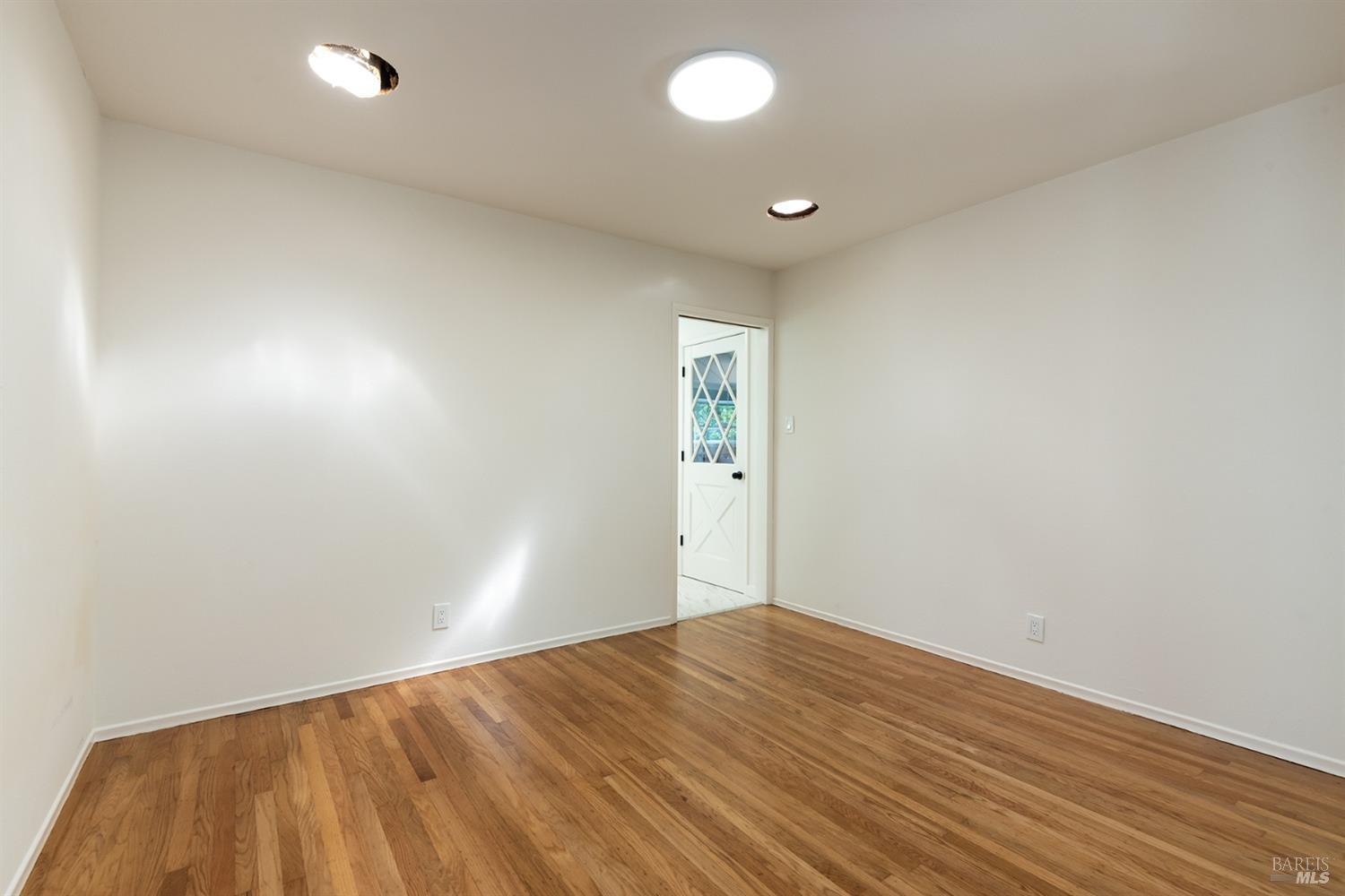 2726 Las Gallinas Ave