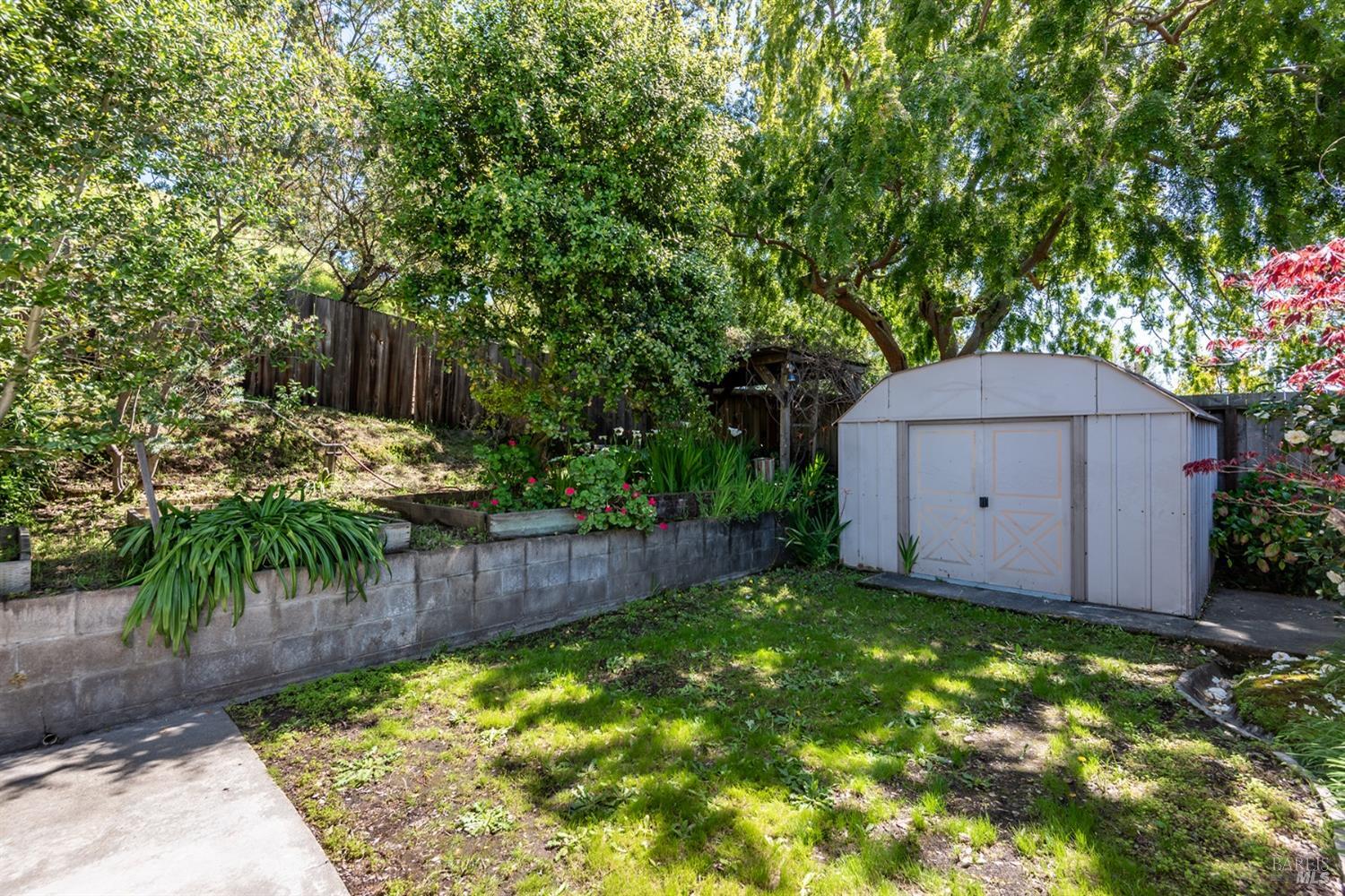 2726 Las Gallinas Ave