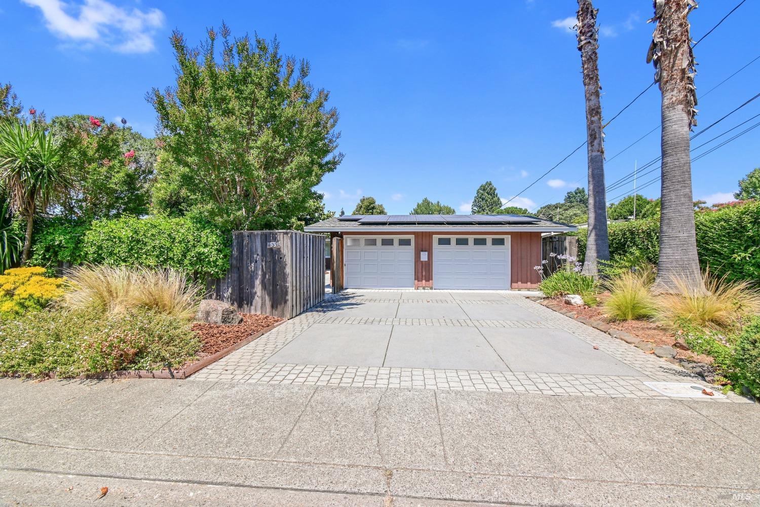 55 Grove Ln