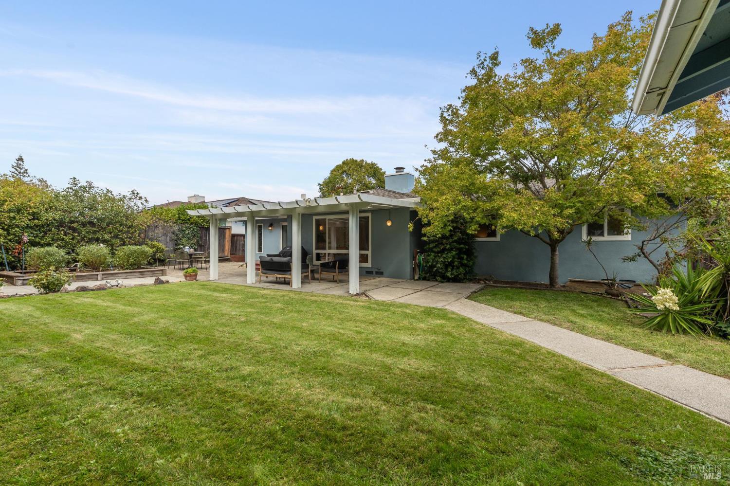 487 Alameda Del Prado