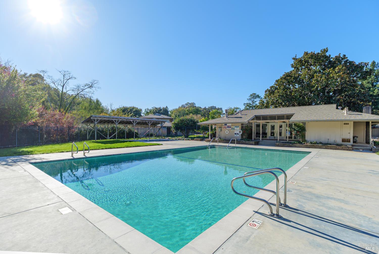 71 Roundtree Boulevard