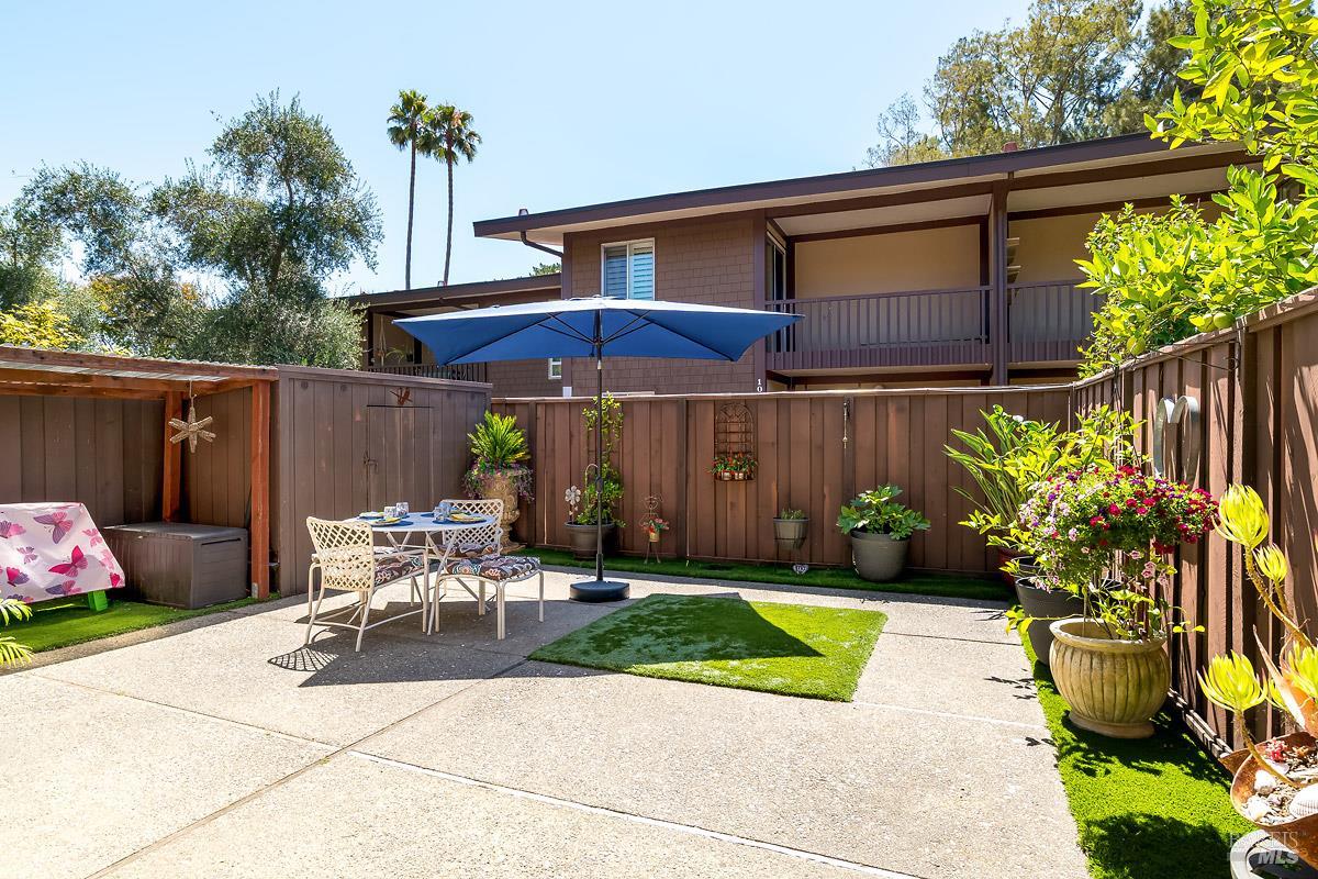 82 Surrey Lane