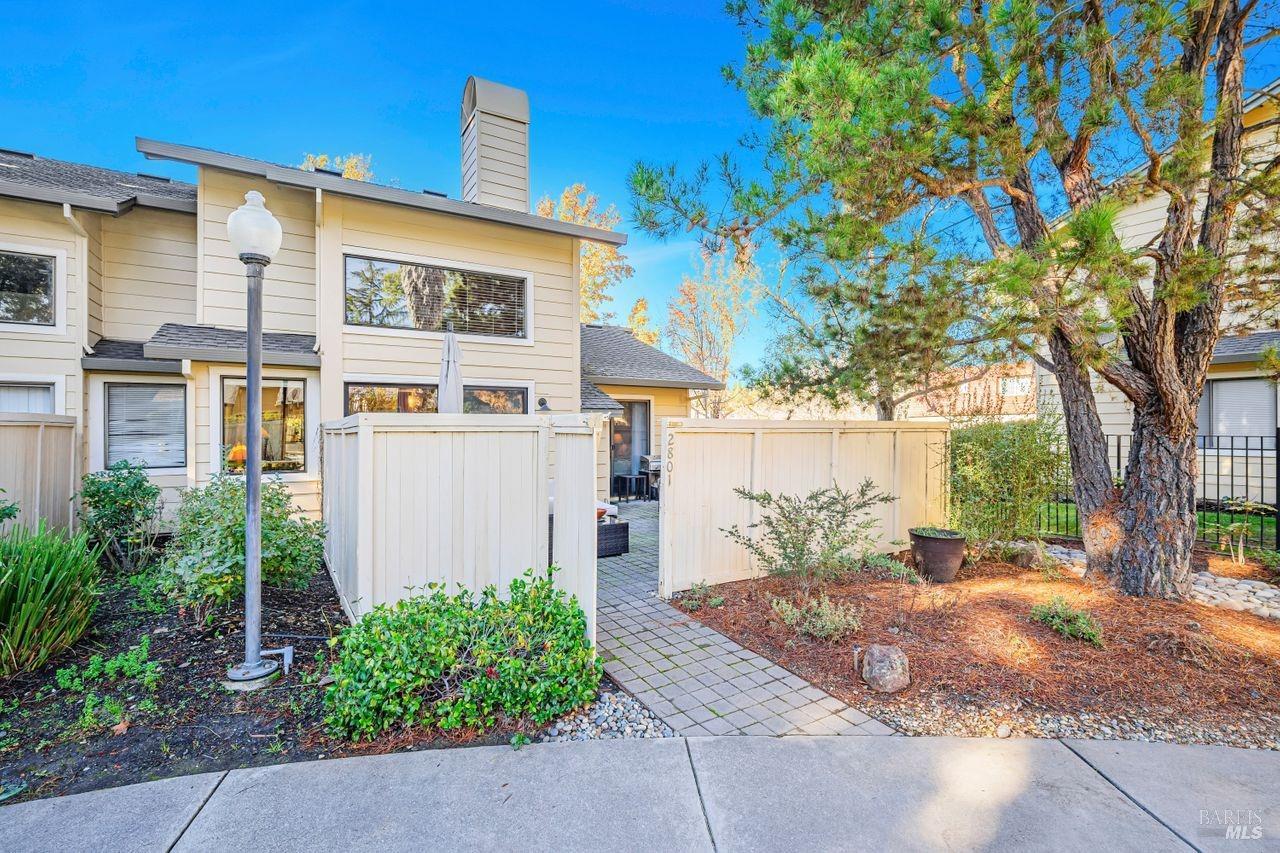 2801 Woodlake Dr #23