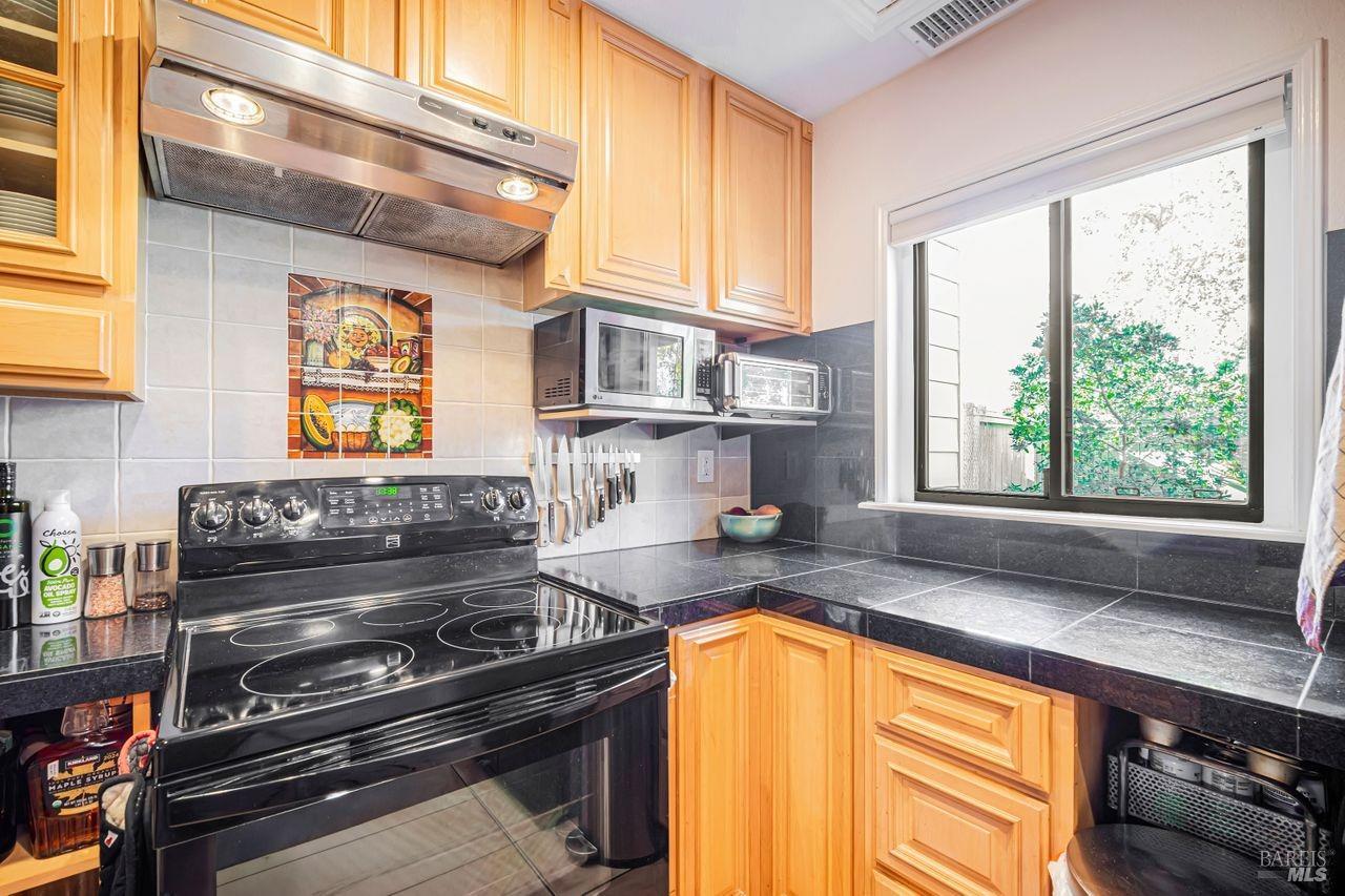 2801 Woodlake Dr #23