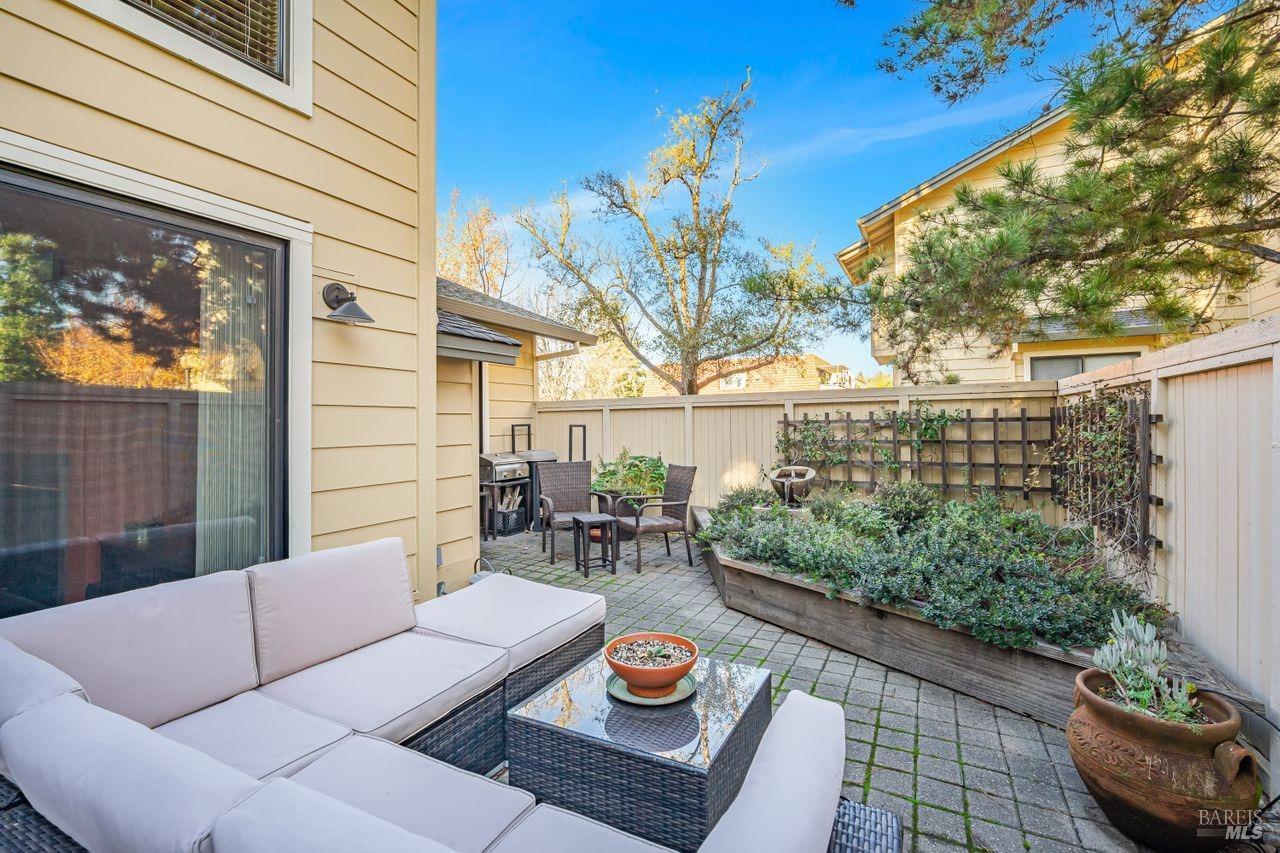 2801 Woodlake Dr #23