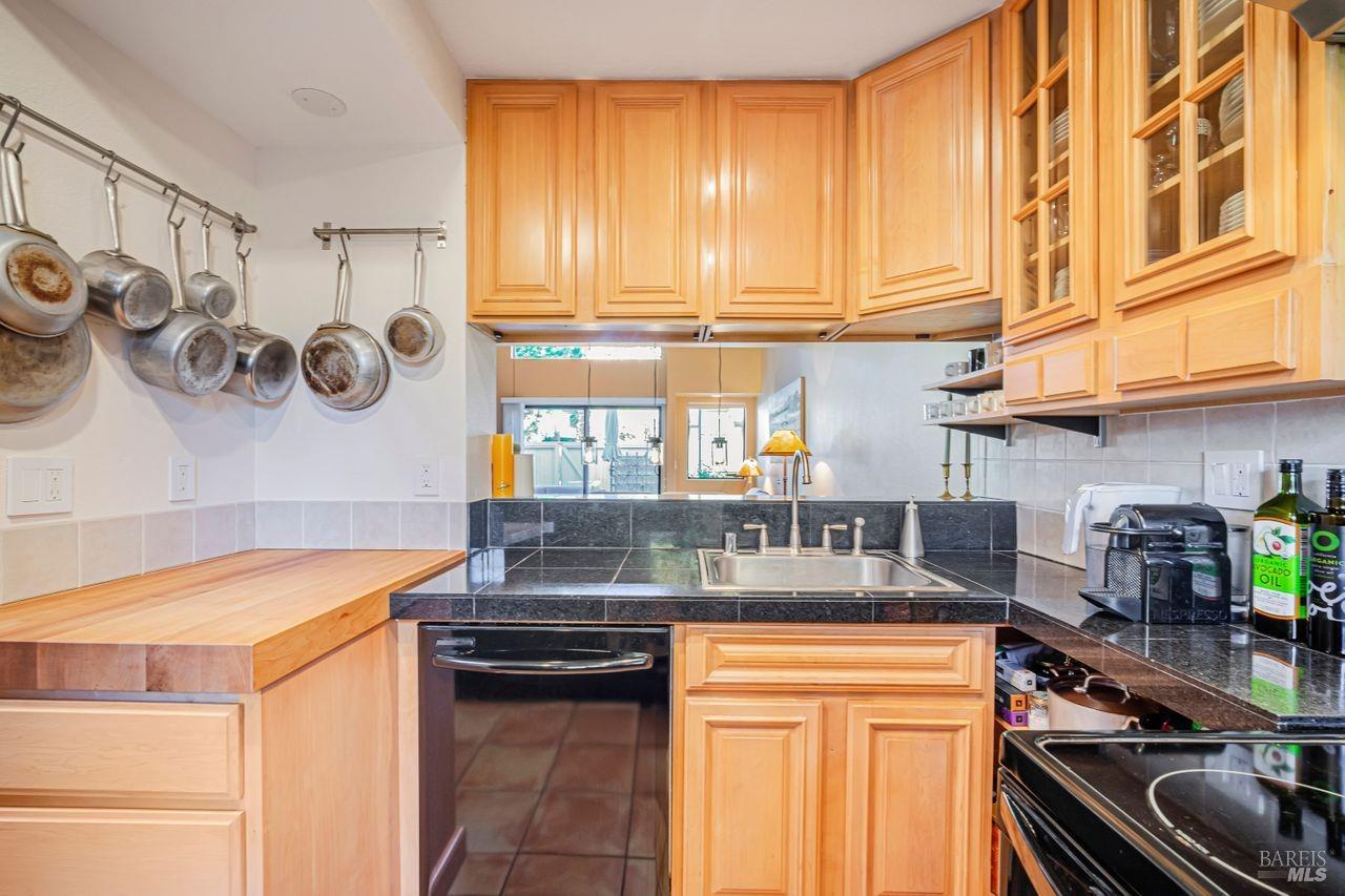 2801 Woodlake Dr #23