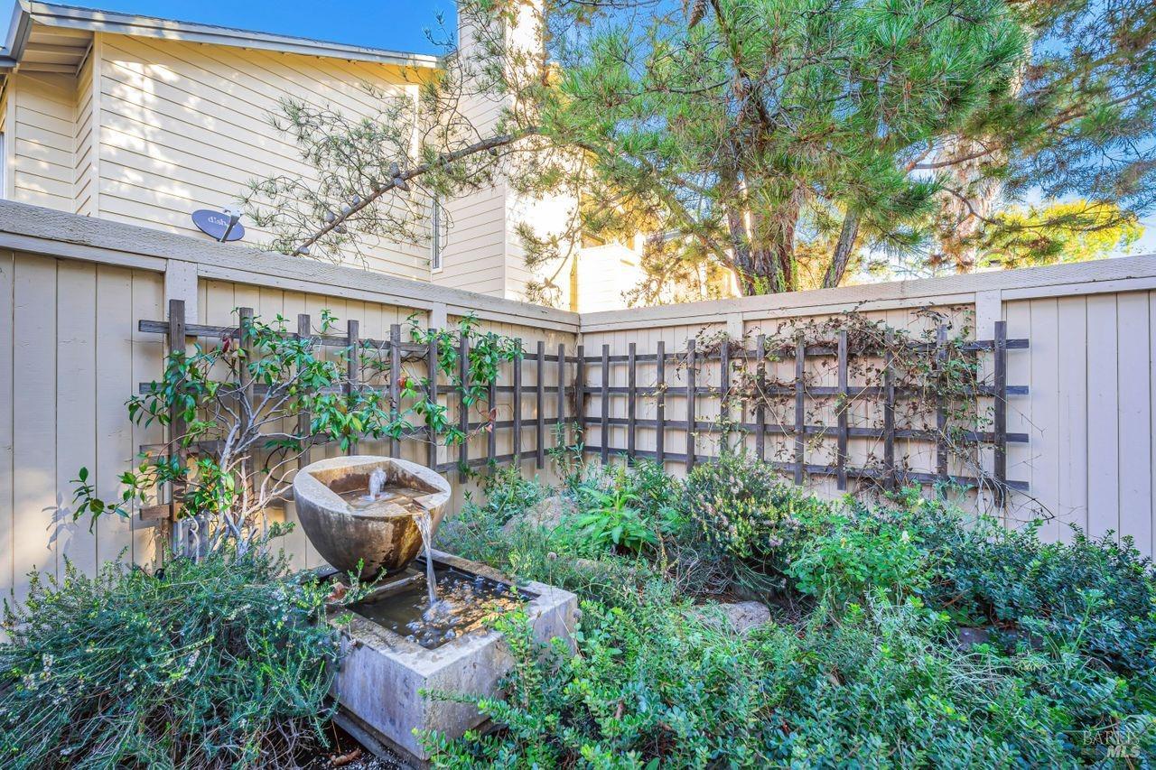 2801 Woodlake Dr #23