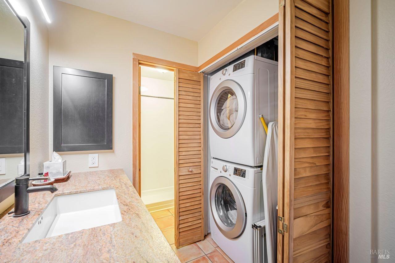 2801 Woodlake Dr #23