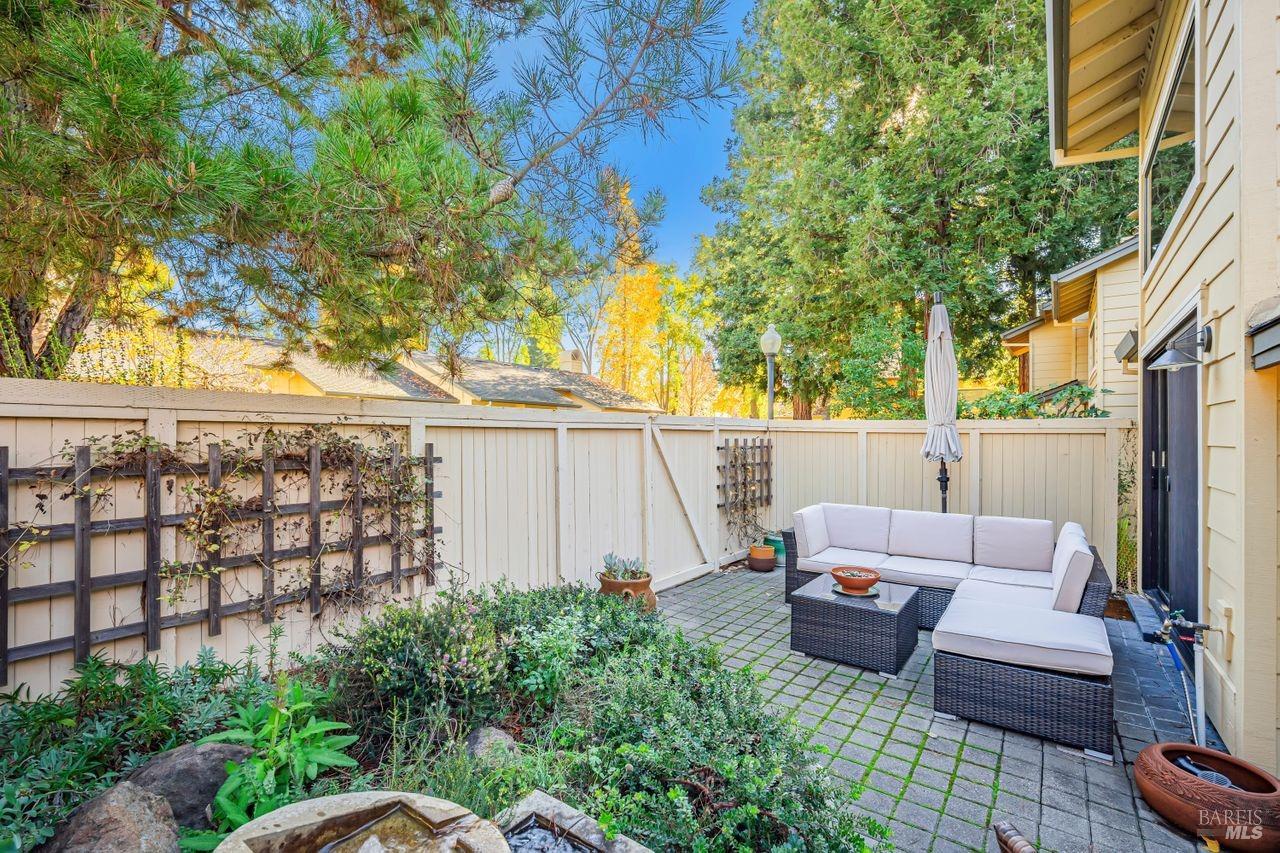 2801 Woodlake Dr #23