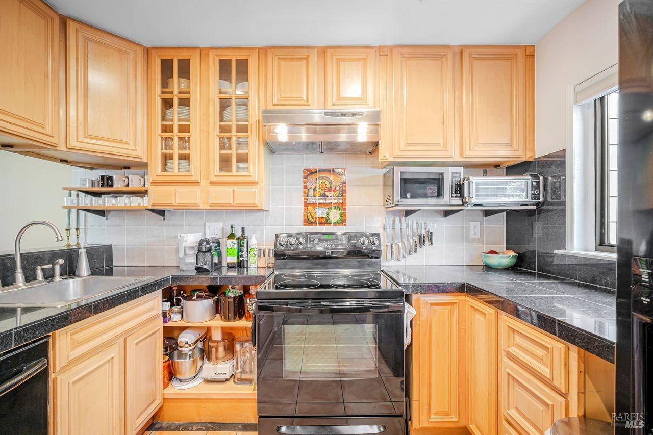 2801 Woodlake Dr #23