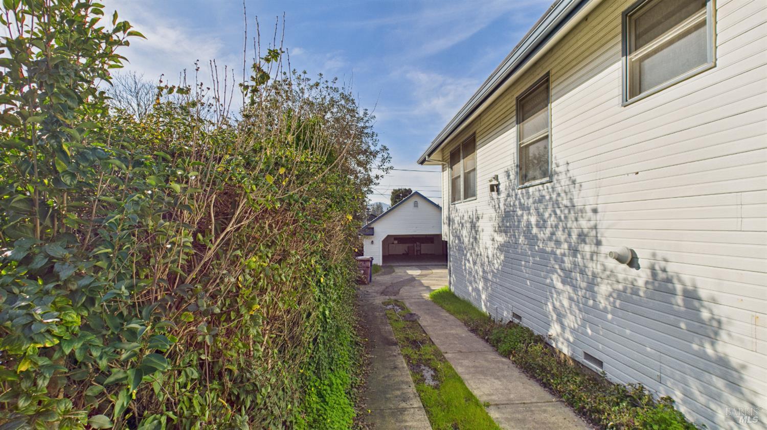 735 Johnson Street