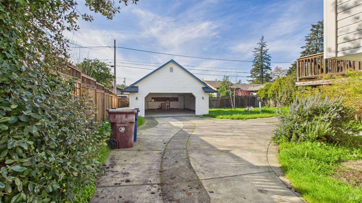 735 Johnson Street