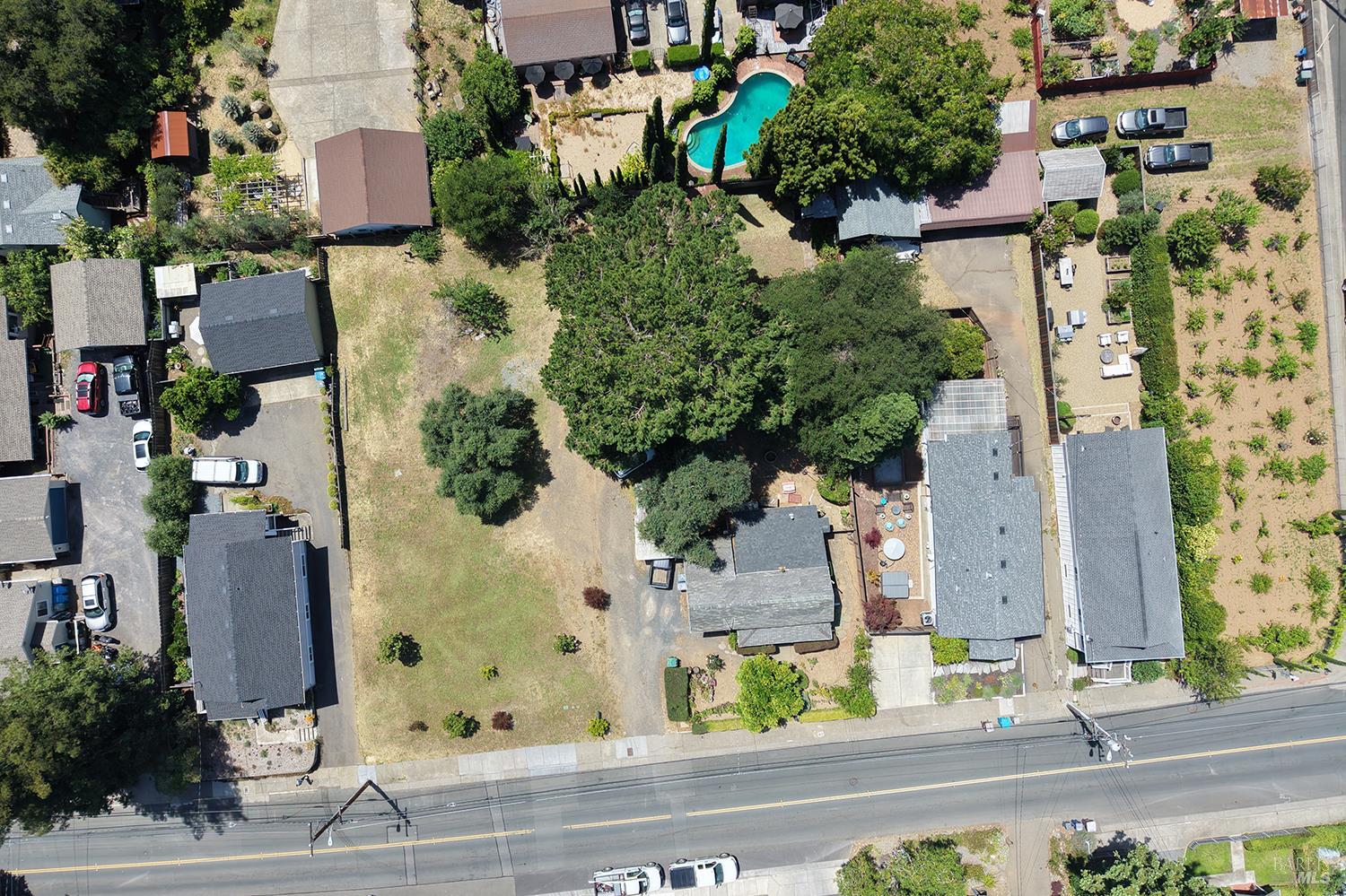733 University Street