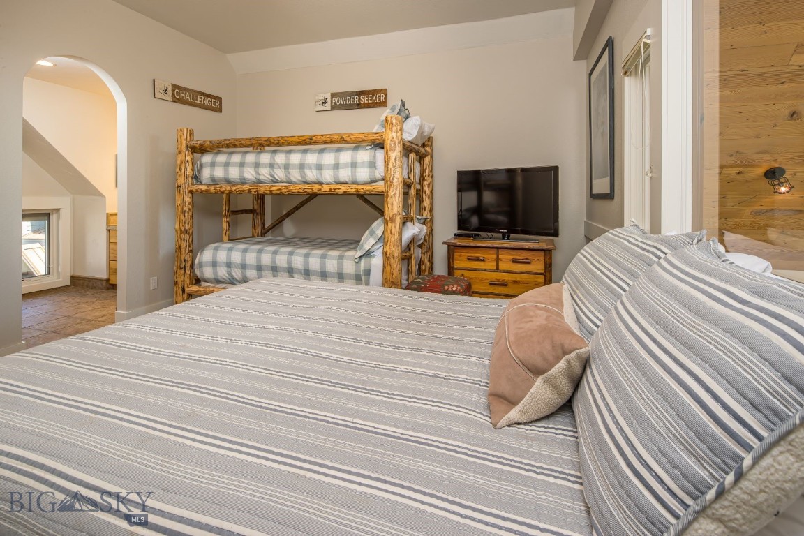 12 Lower Saddle Ridge Road R2