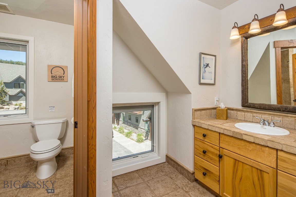 12 Lower Saddle Ridge Road R2