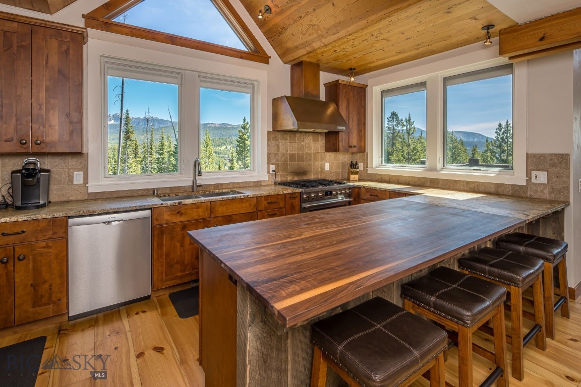 12 Lower Saddle Ridge Road R2