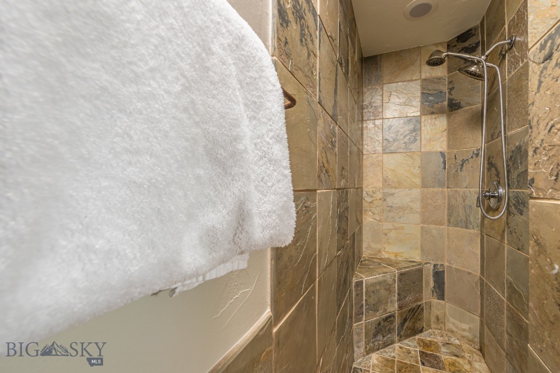 12 Lower Saddle Ridge Road R2