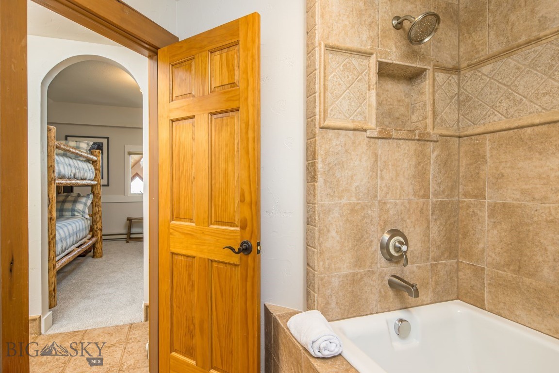 12 Lower Saddle Ridge Road R2