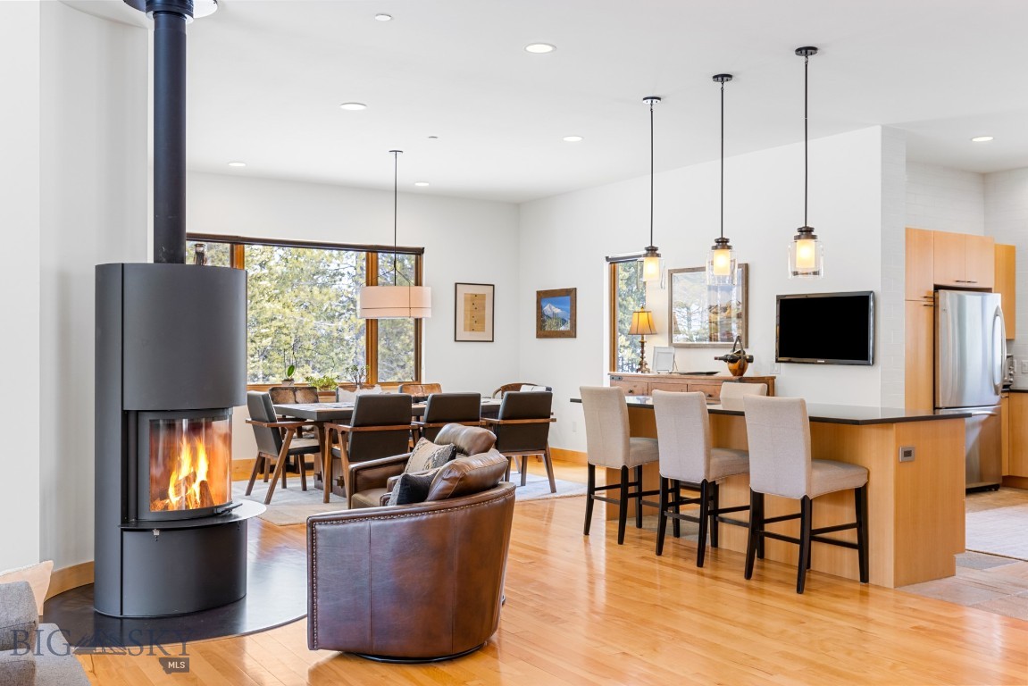 214 W Pine Cone Terrace