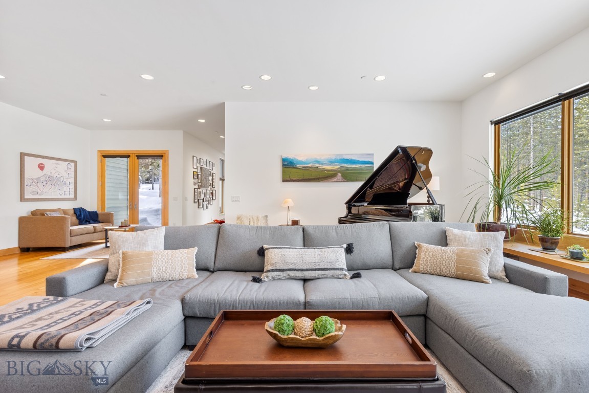 214 W Pine Cone Terrace