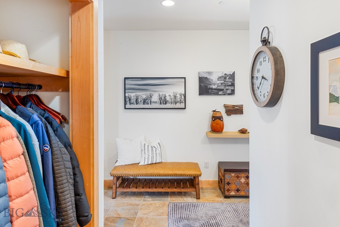 214 W Pine Cone Terrace