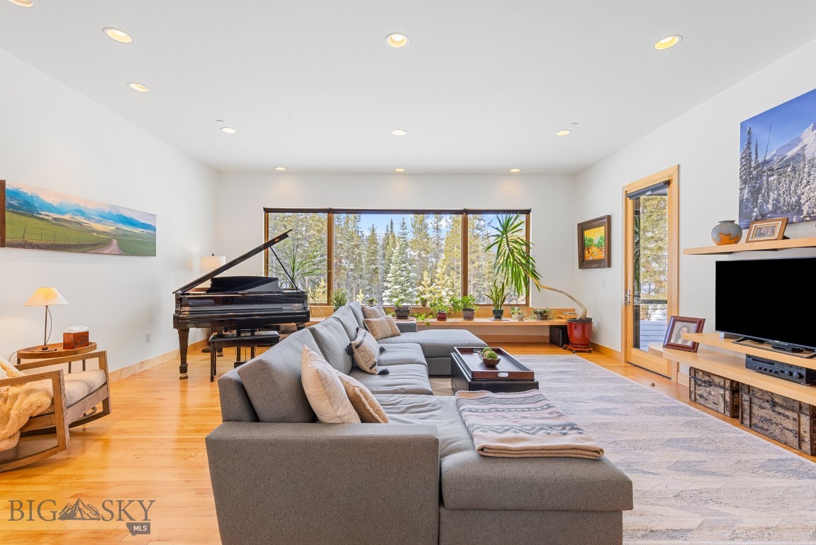 214 W Pine Cone Terrace