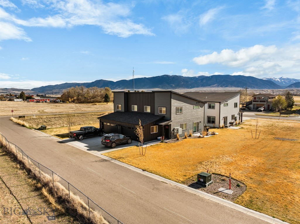 438 Vujo Lane