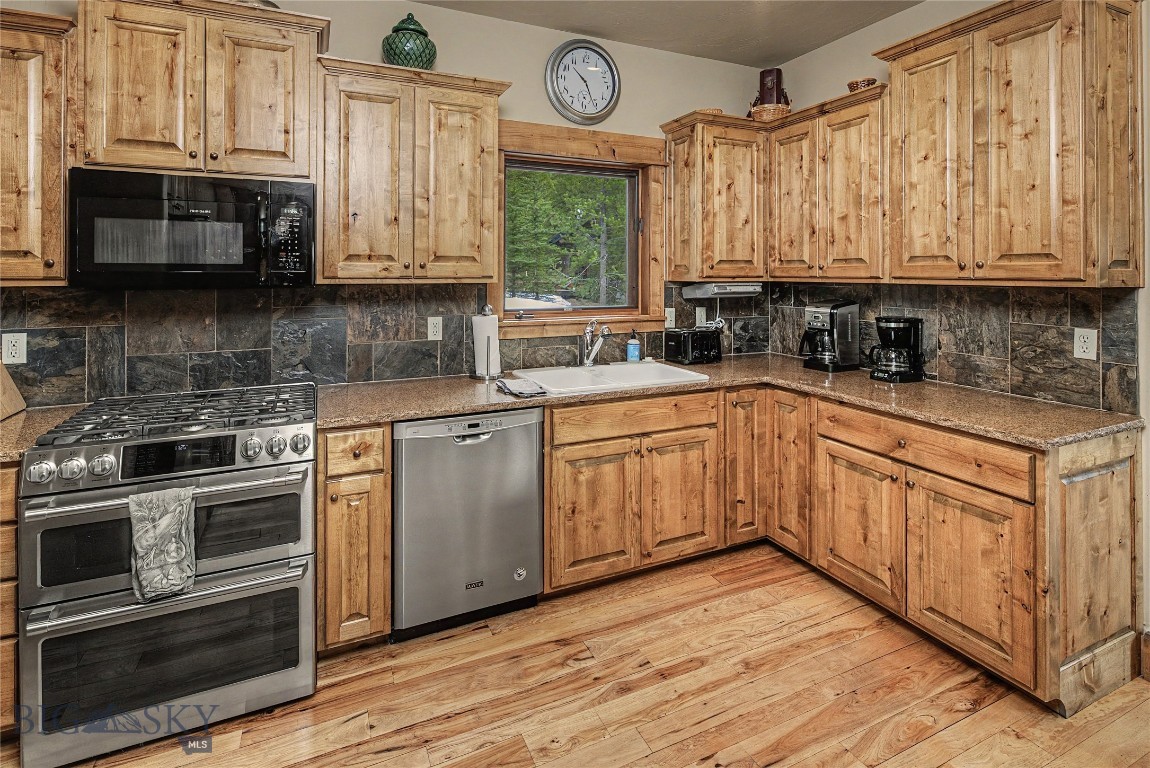 28 White Otter Road & Lot 41 White Otter Road