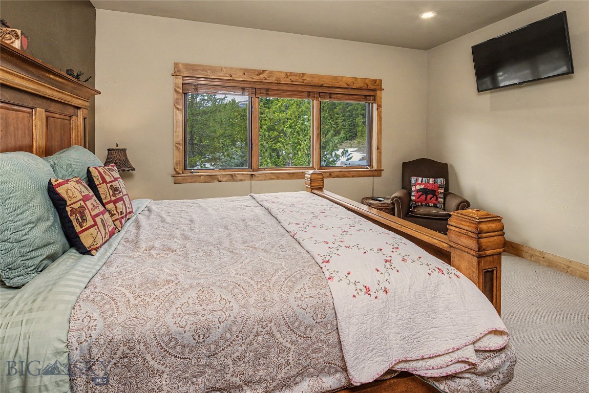 28 White Otter Road