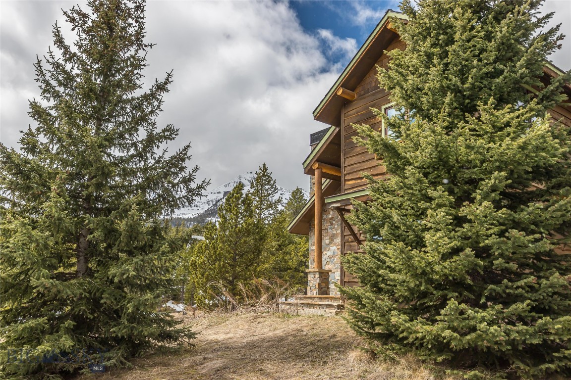 28 White Otter Road