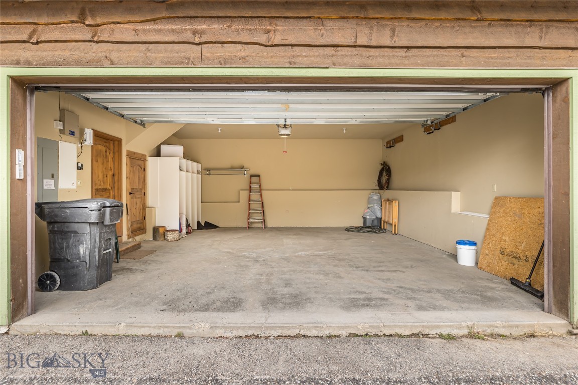 28 White Otter Road