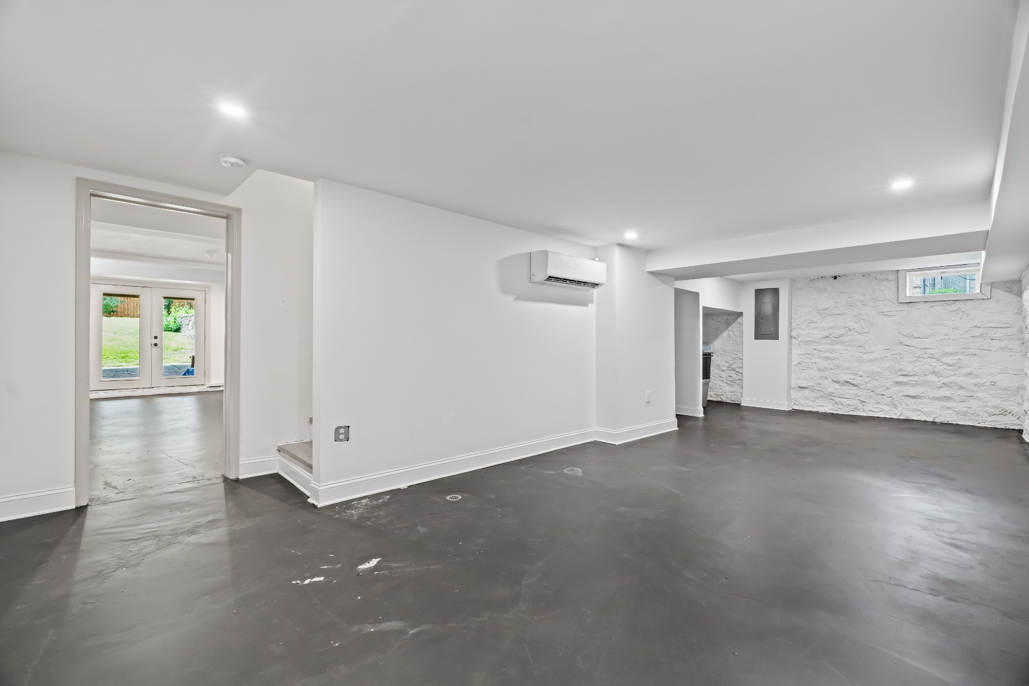 1715 River Dr