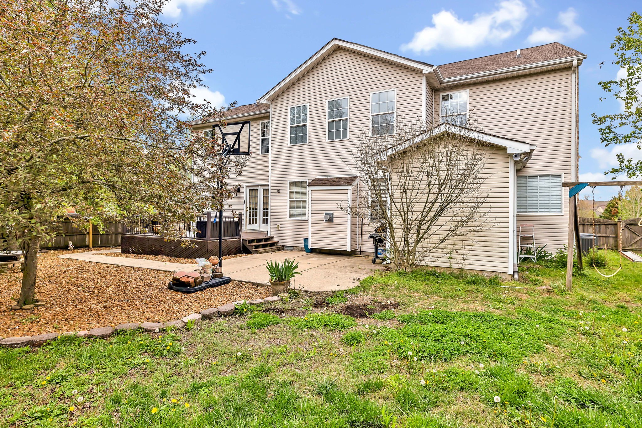 8011 Streamside Dr
