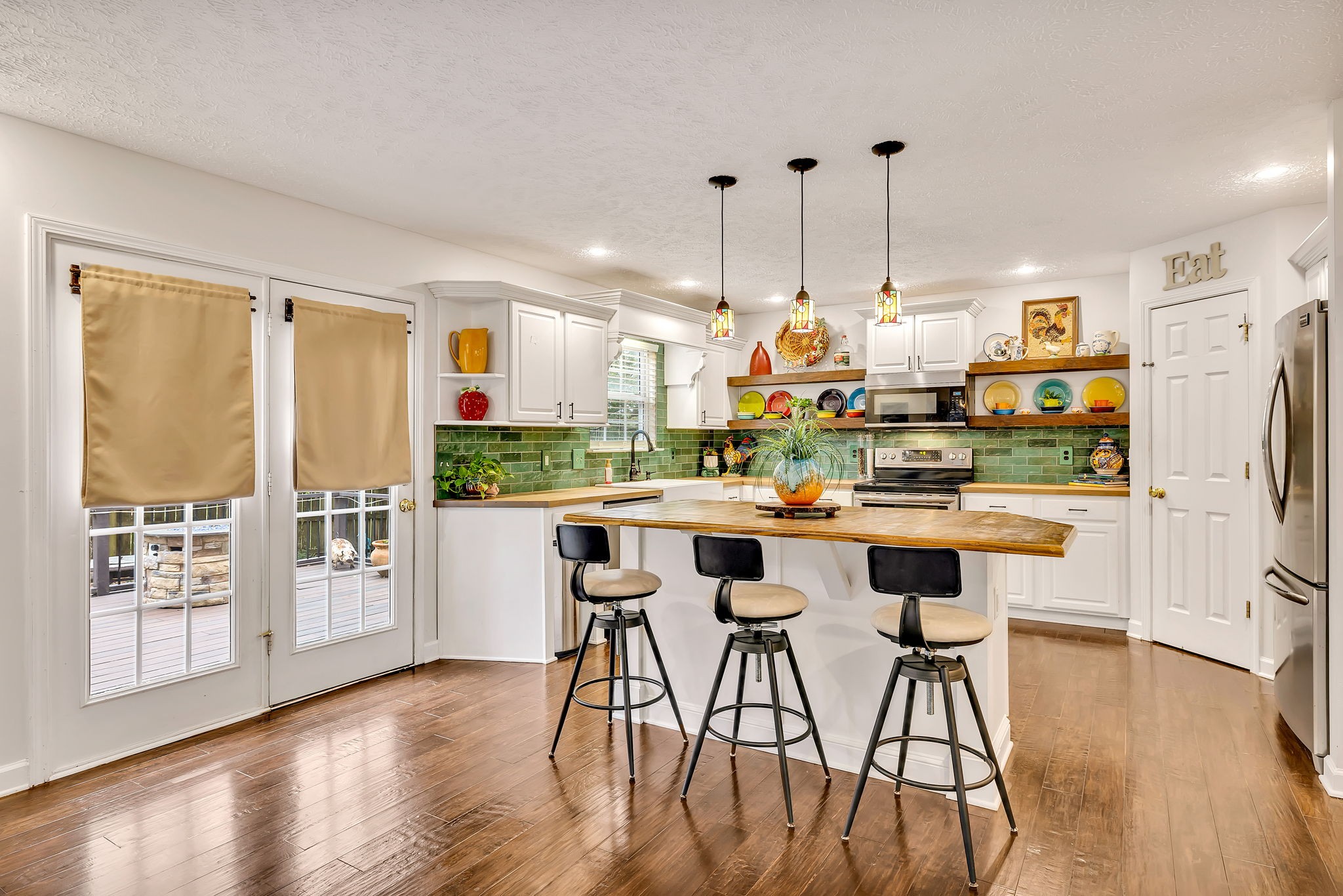 8011 Streamside Dr
