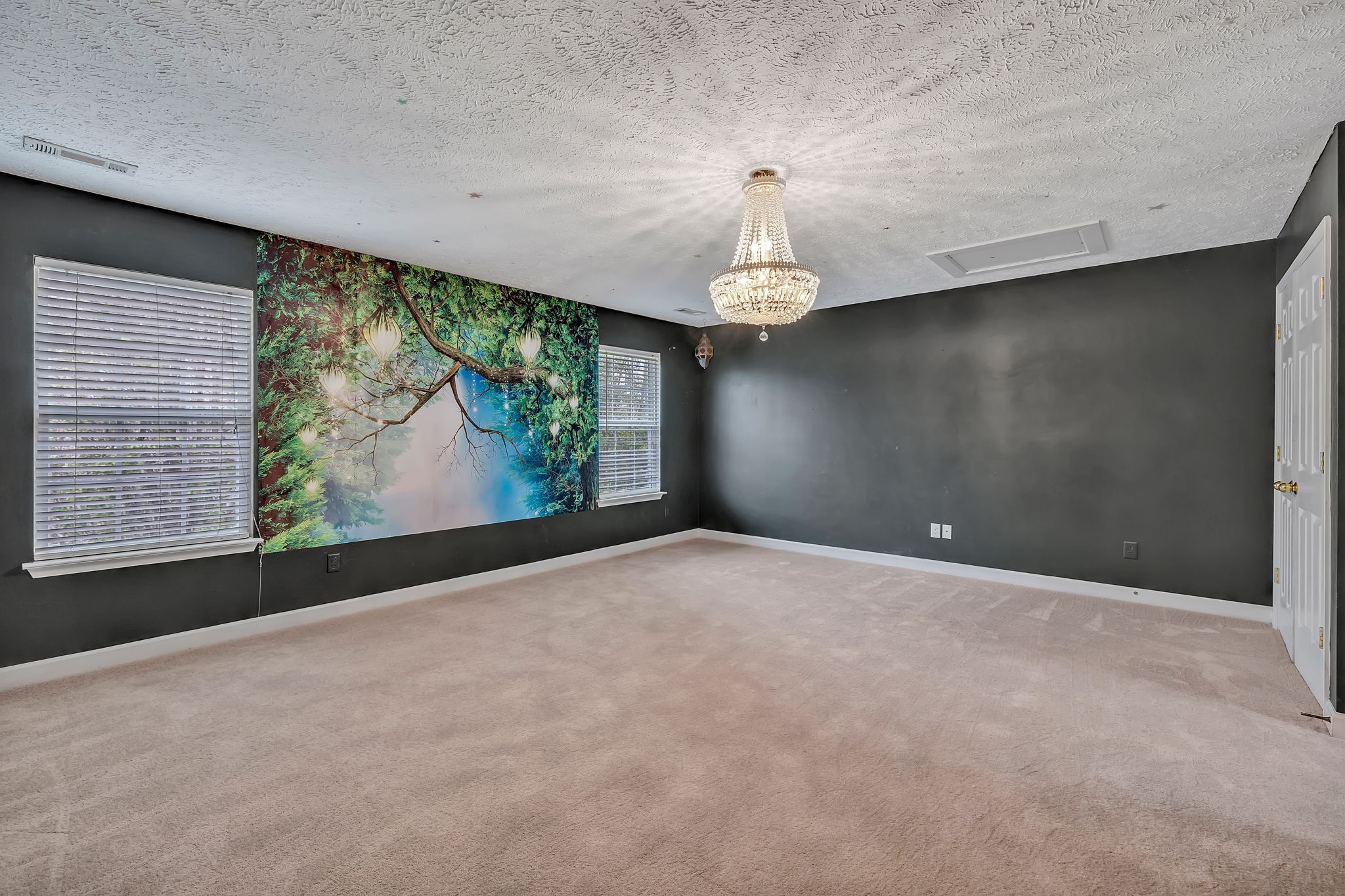 8011 Streamside Dr
