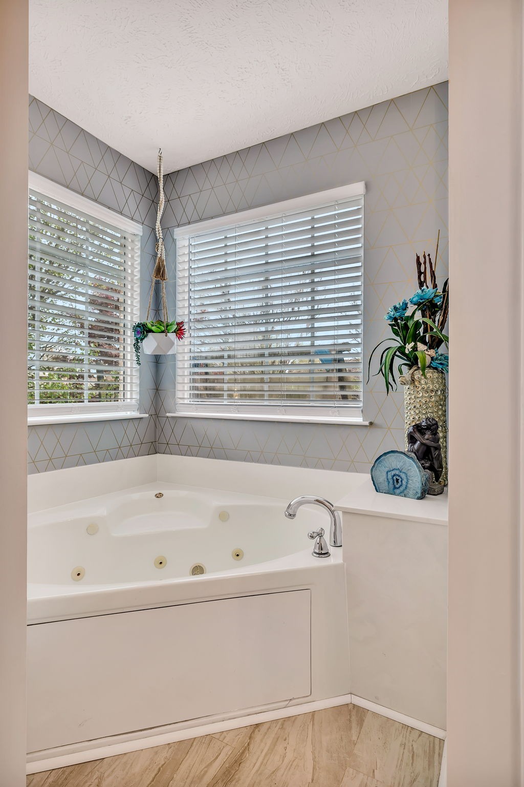 8011 Streamside Dr