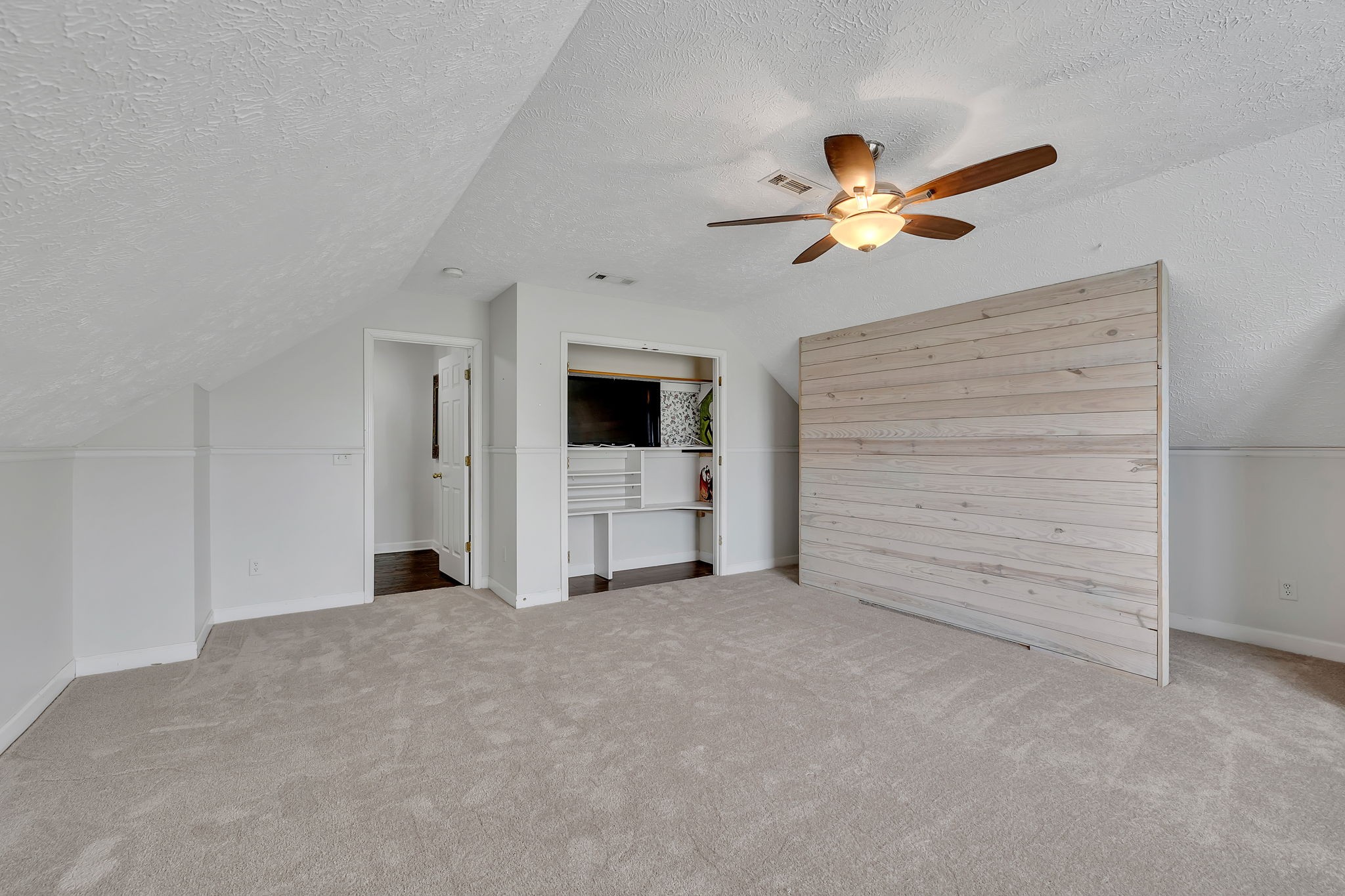 8011 Streamside Dr