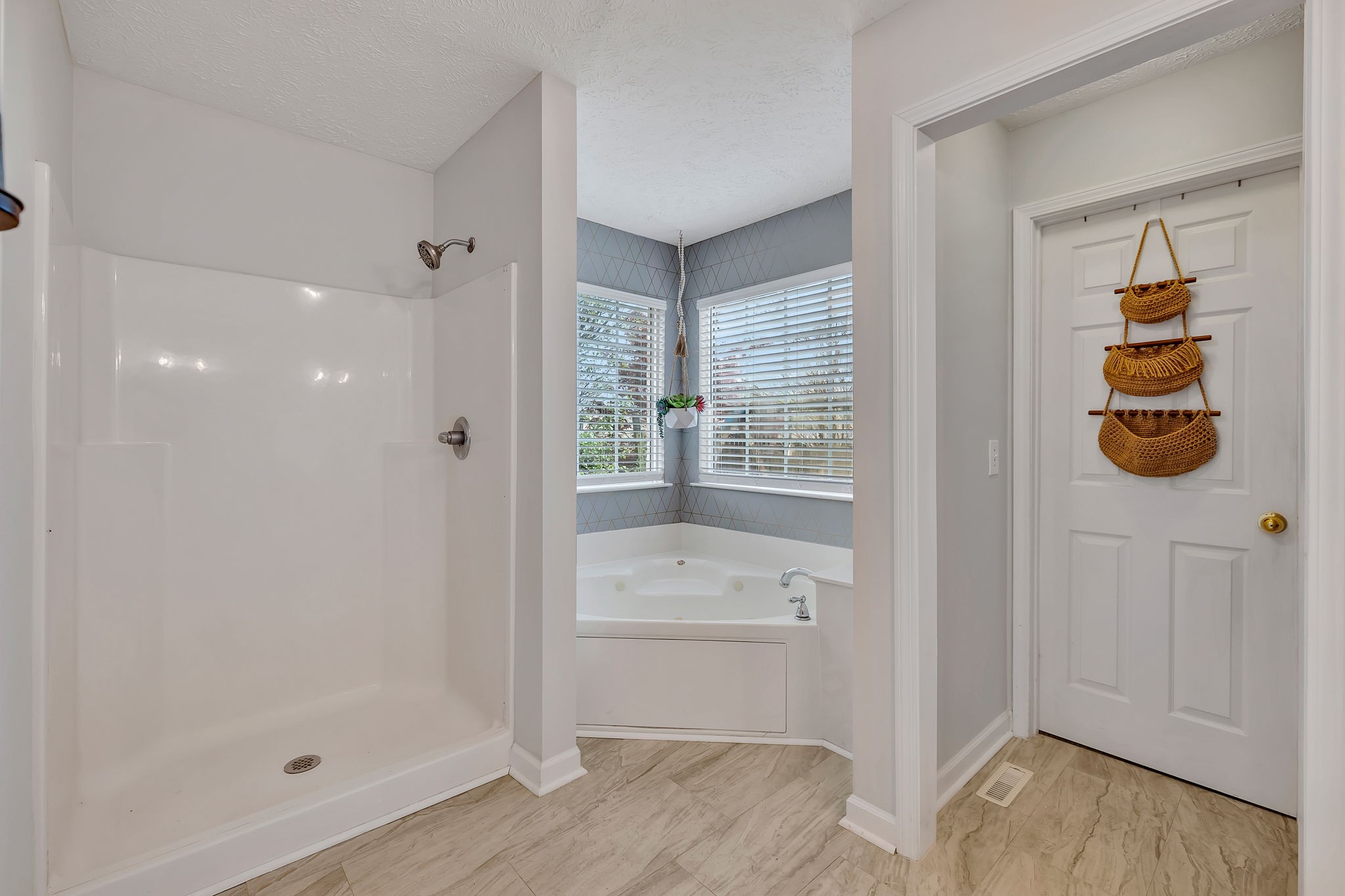 8011 Streamside Dr