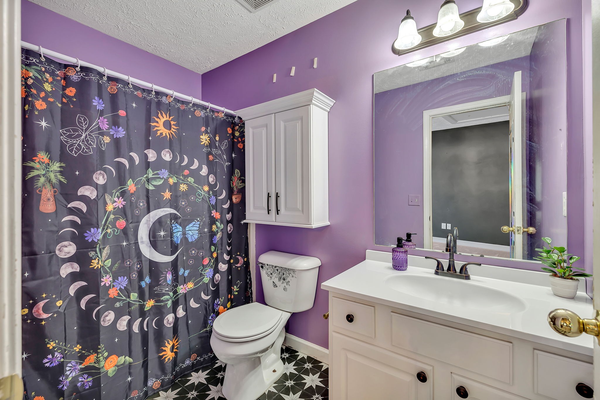 8011 Streamside Dr