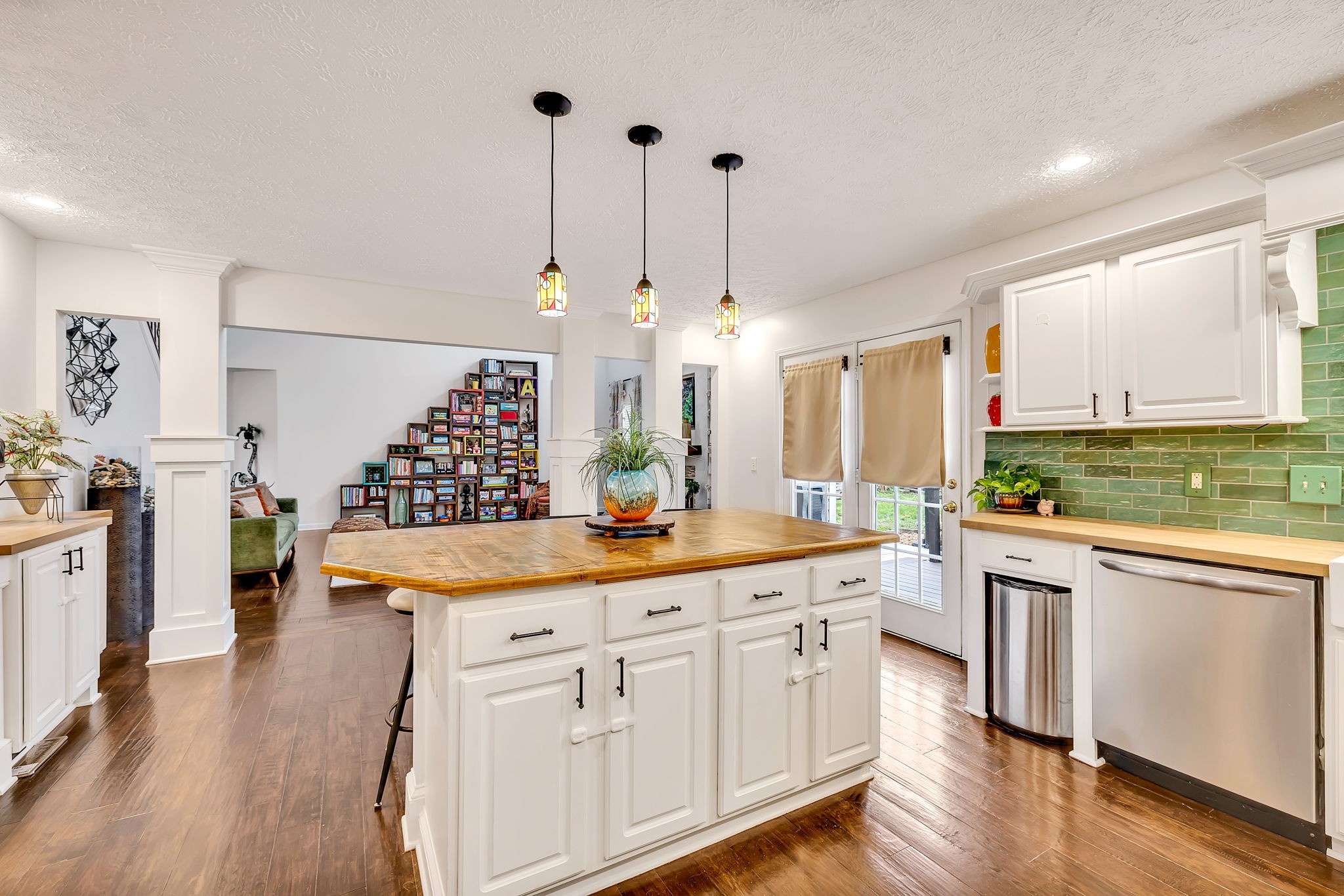 8011 Streamside Dr